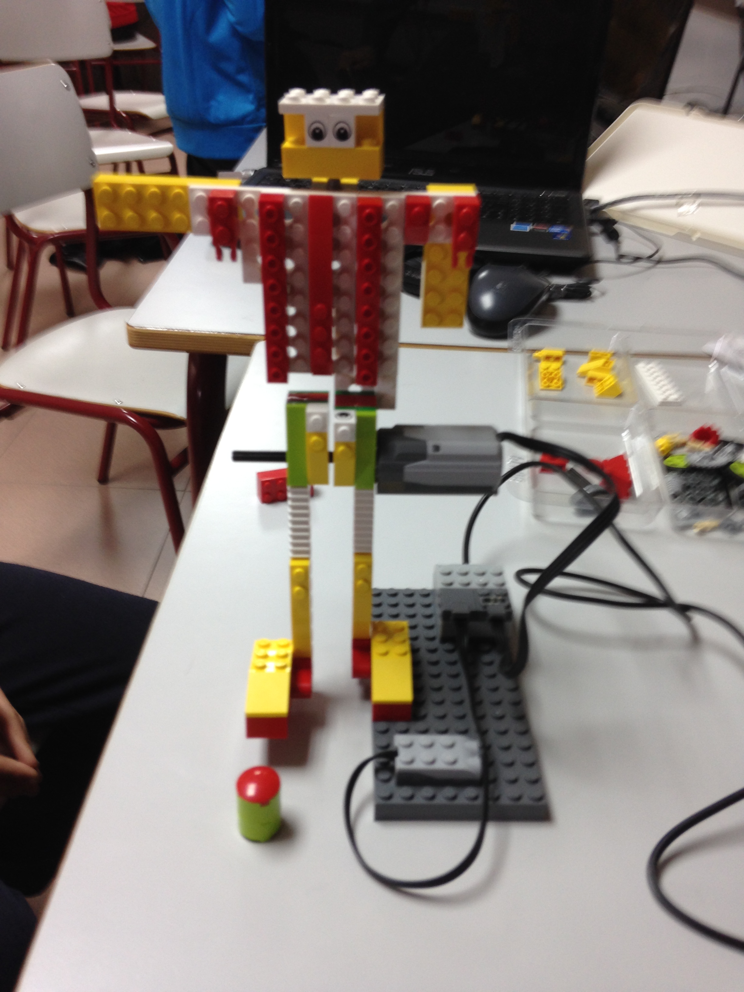 robotica-lego wedo-educacion-chutador-motor-sensor